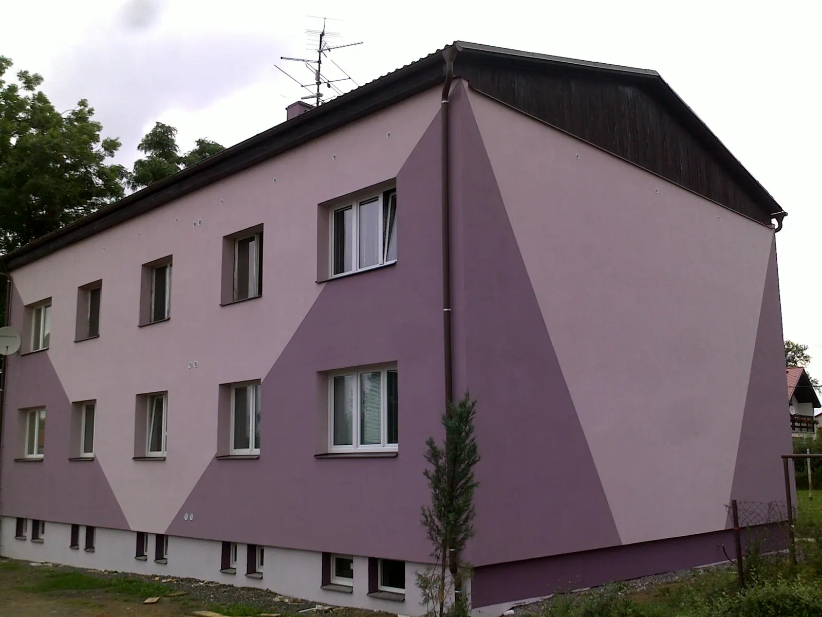 Dokončená fasáda objektu v Tochovicích z realizací Torus